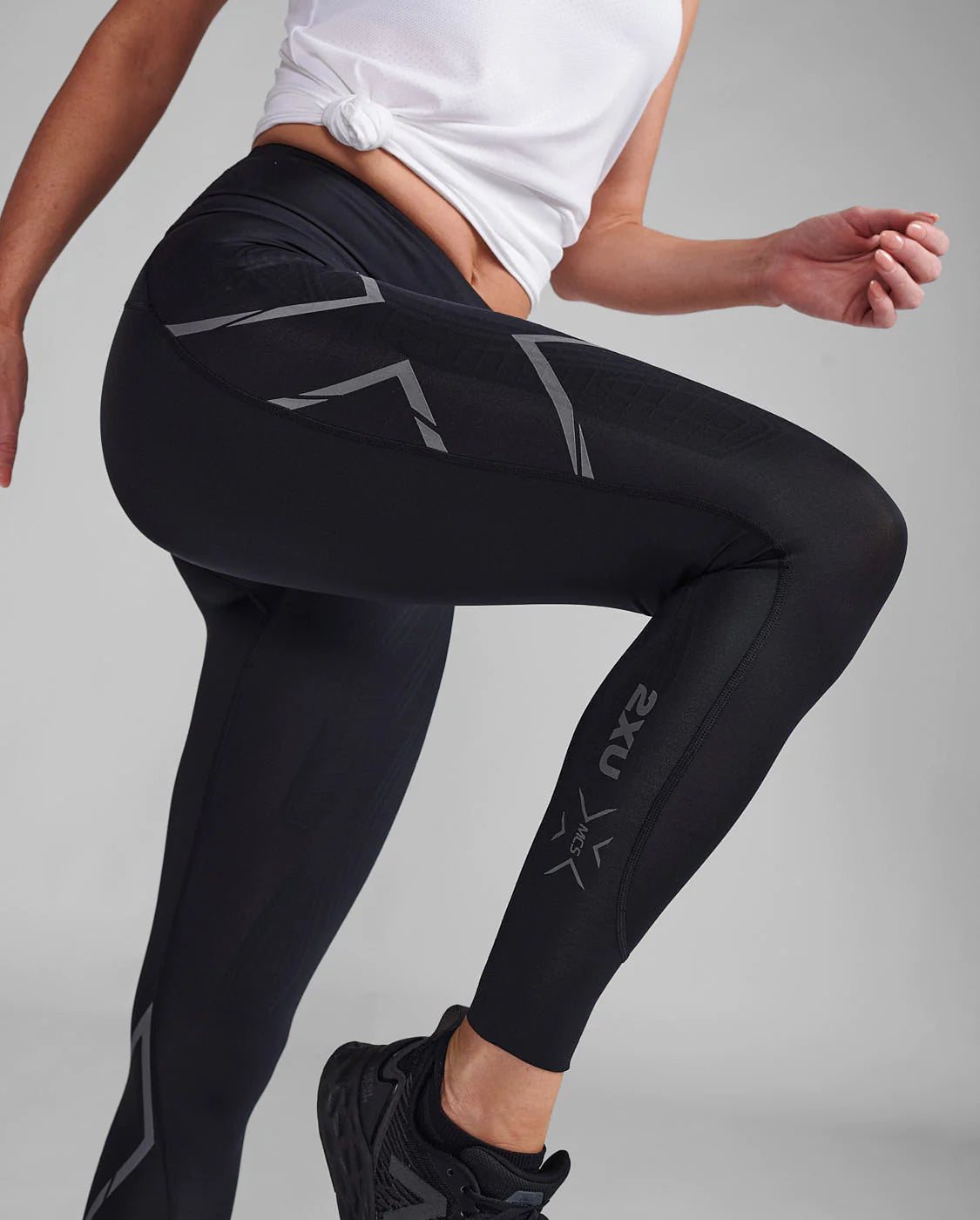 2XU Women’s Light Speed Mid-Rise Compression Tights - Womens