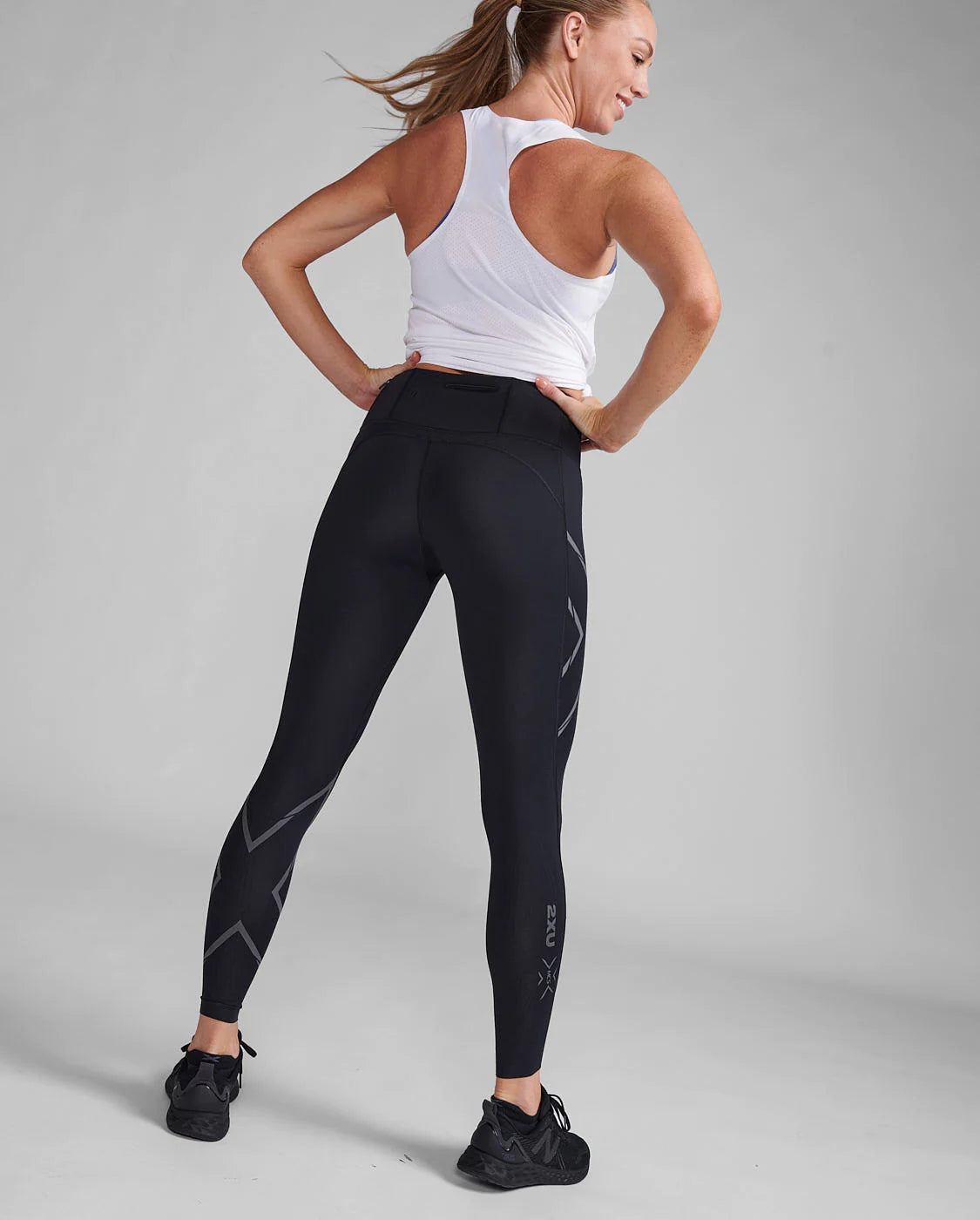 2XU Women’s Light Speed Mid-Rise Compression Tights - Womens