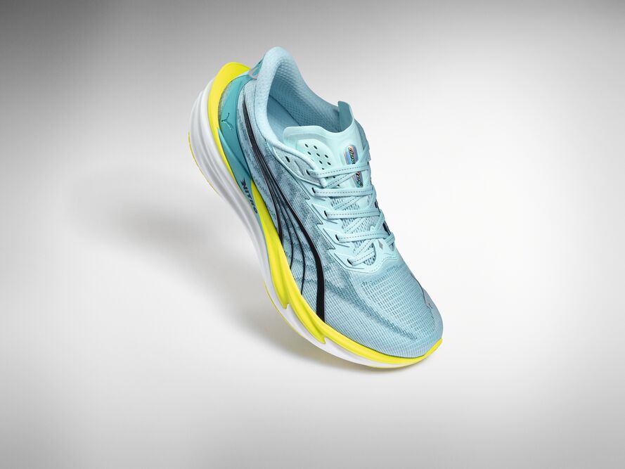 LOWRES1000x667-26SS_Run_Deviate-Nitro-4_Blue_3633_CMYK_a5efb151-a5c8-4758-9013-6d1ad98bfe80.jpg