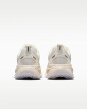 Nike Vomero 18 (Essential)- Womens
