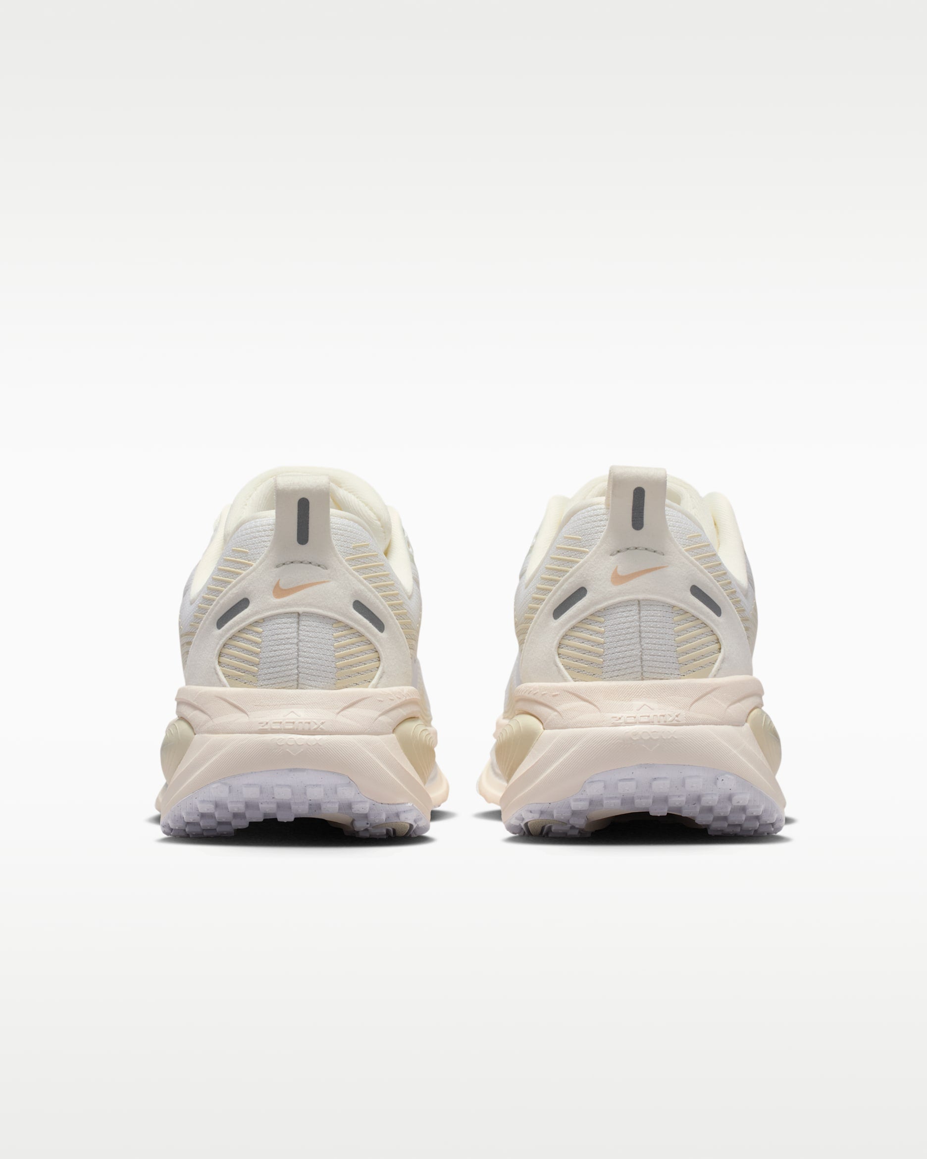 Nike Vomero 18 (Essential)- Womens