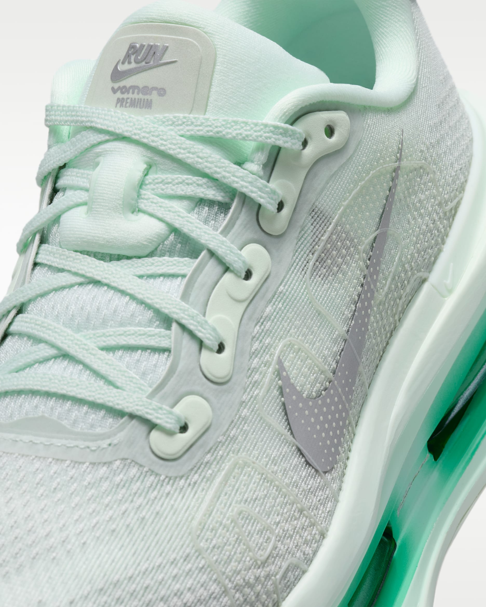 Nike Vomero Premium - Womens